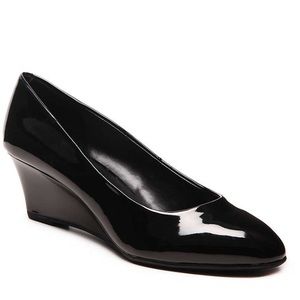 NWOT BLACK BANDOLINO WEDGES